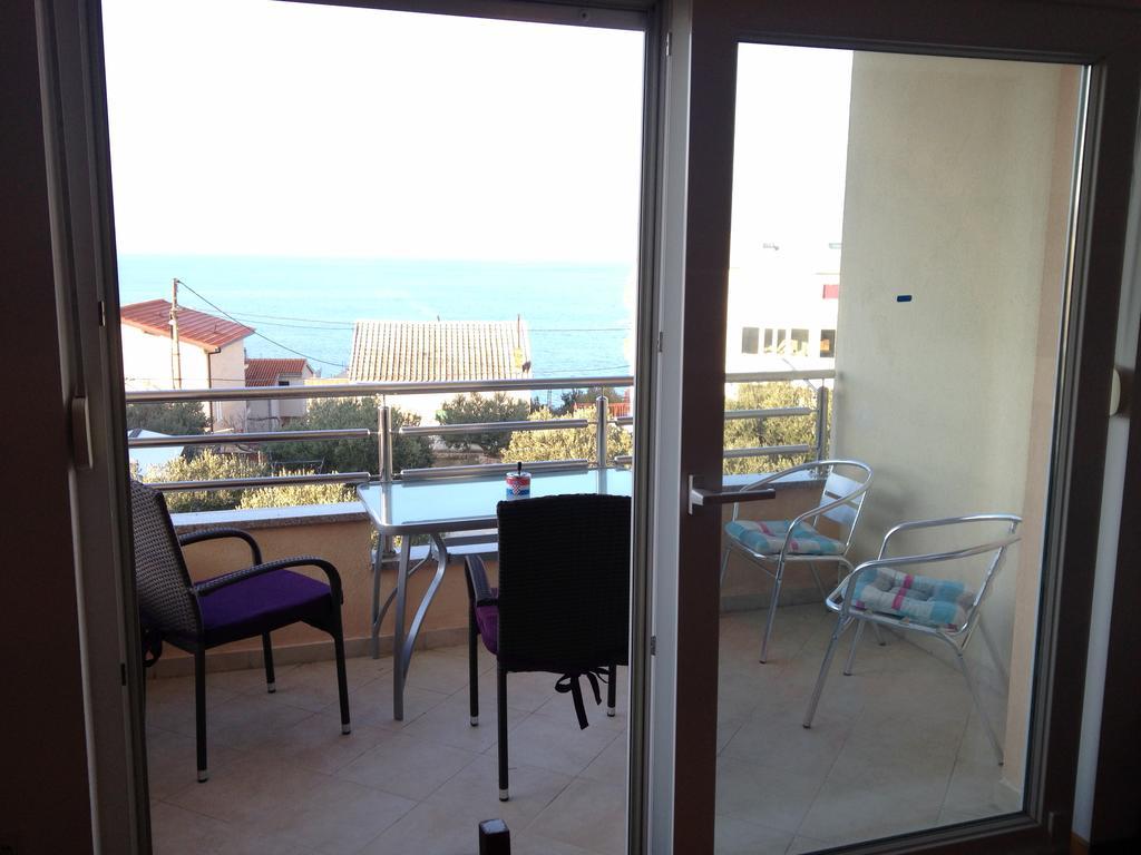 Gala * Omis