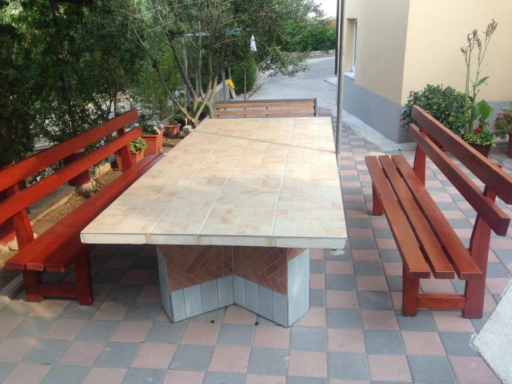 Gala Omis